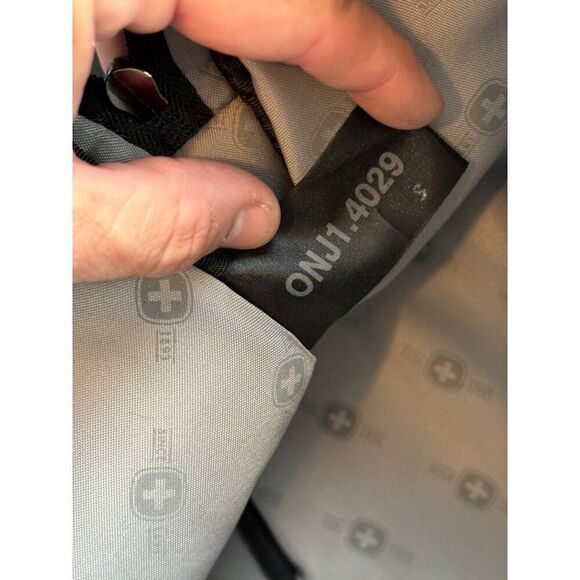 SwissGear - Sherpa Slimcase Messenger Laptop Case - Burgundy Model:GA-7500-01F00 - Picture 7 of 16